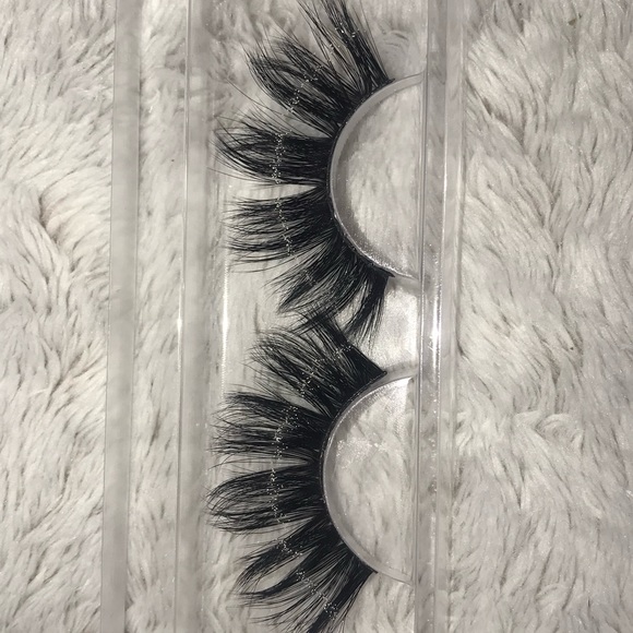 Ellie Lash Co Faux Mink Lash - Picture 3 of 3